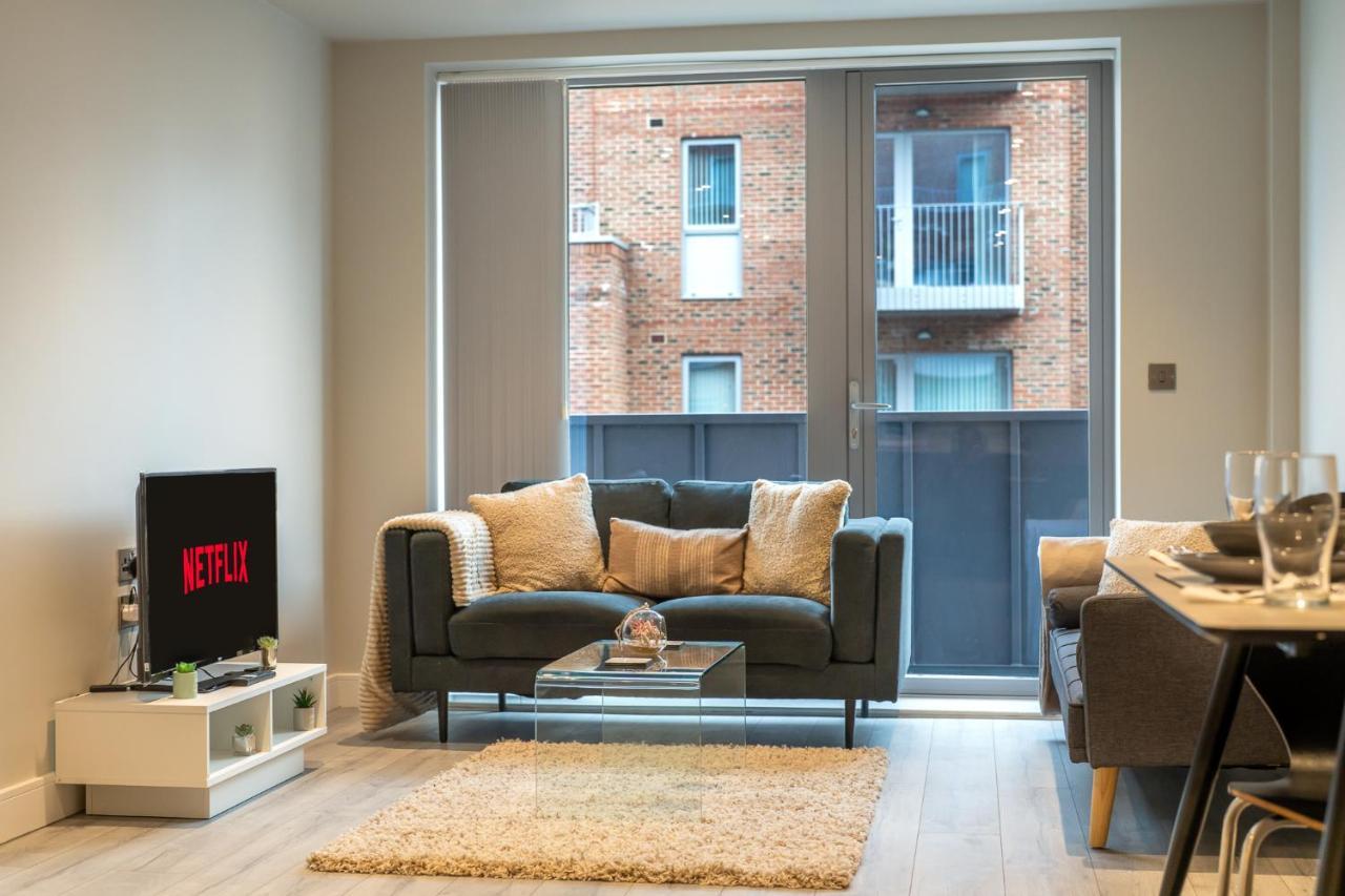 Lovely 4-Sleeper Apartment In Central Slough With Free Parking Exteriér fotografie