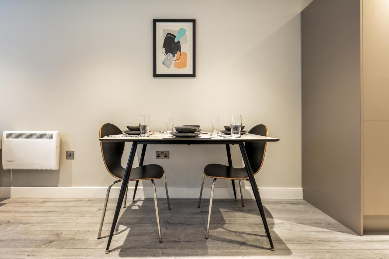Lovely 4-Sleeper Apartment In Central Slough With Free Parking Exteriér fotografie
