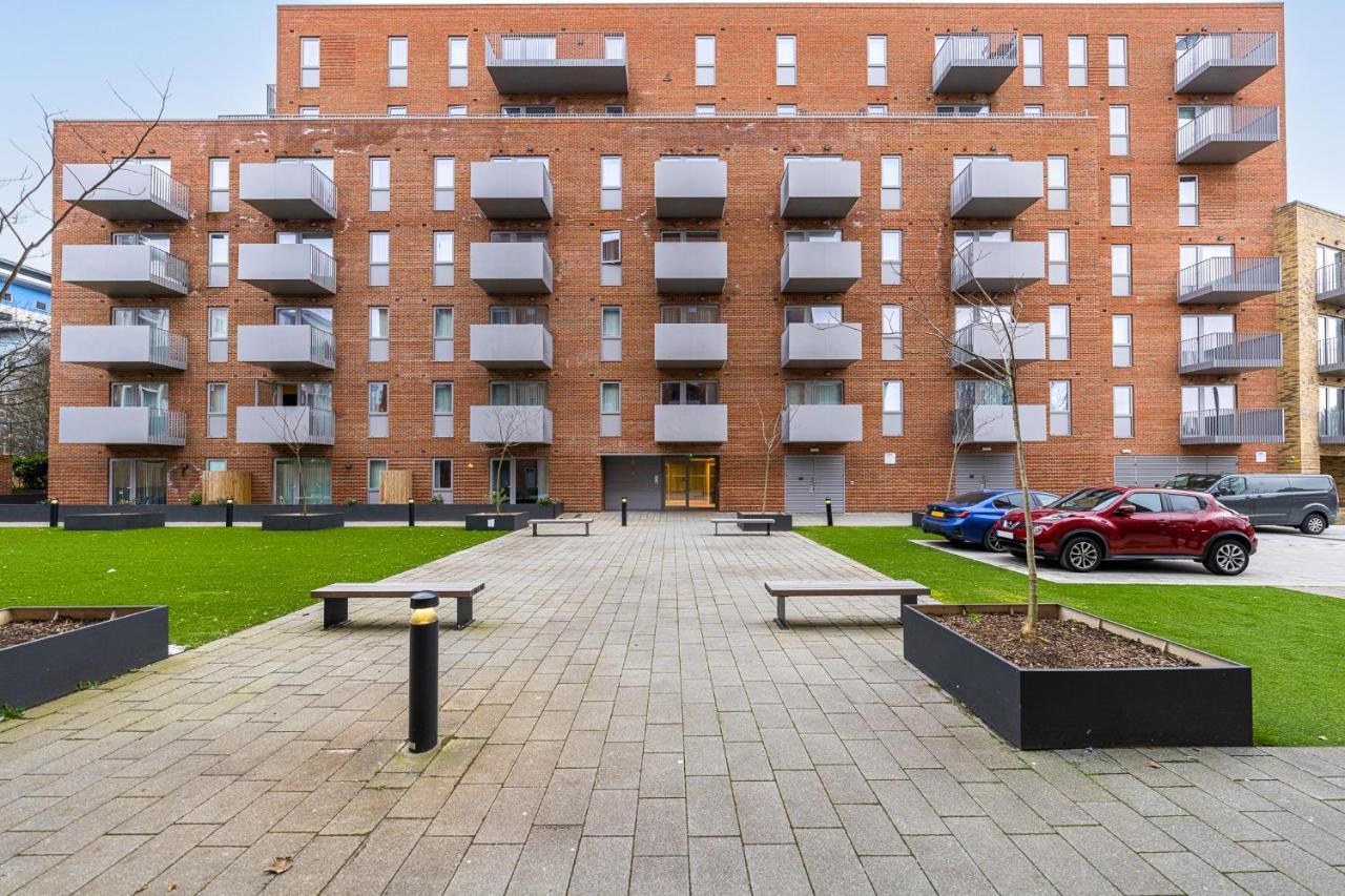 Lovely 4-Sleeper Apartment In Central Slough With Free Parking Exteriér fotografie